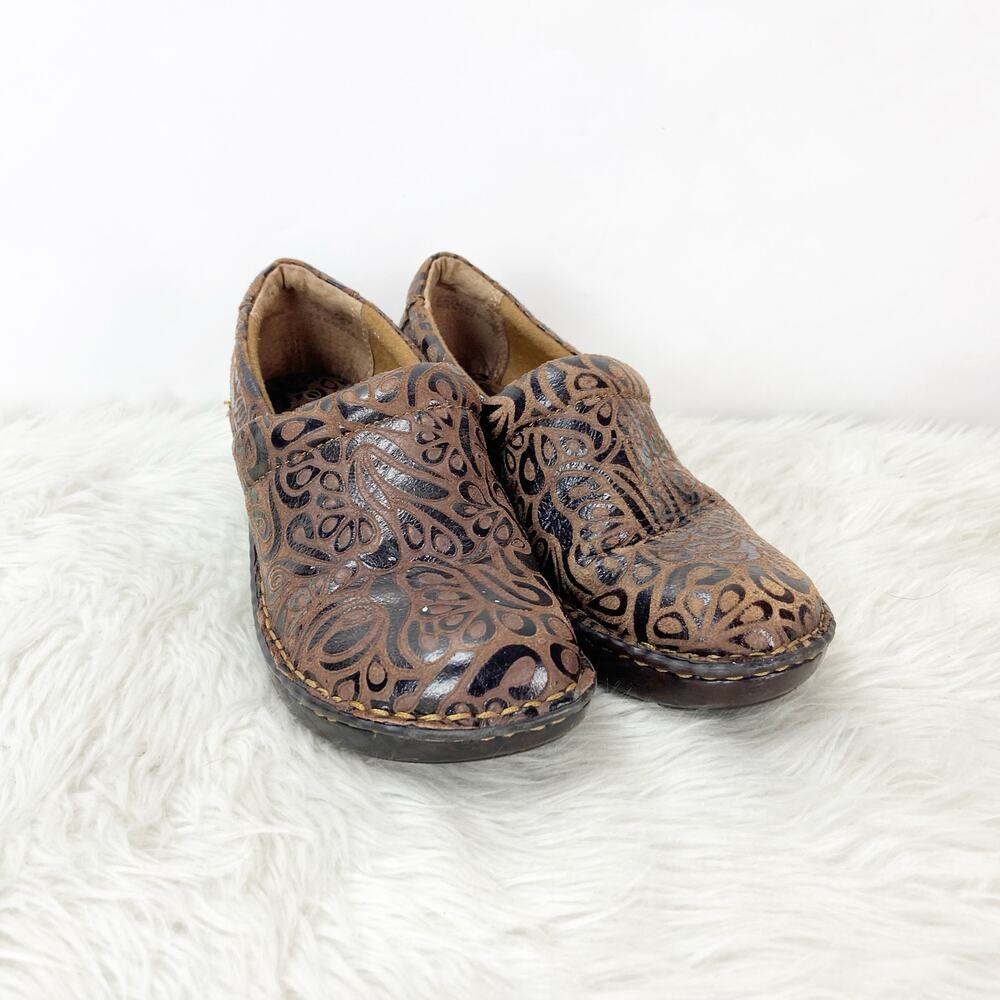 2/$30 BOC 7 M Womens Brown Suede Leather Peggy Paisley Comfort Clogs